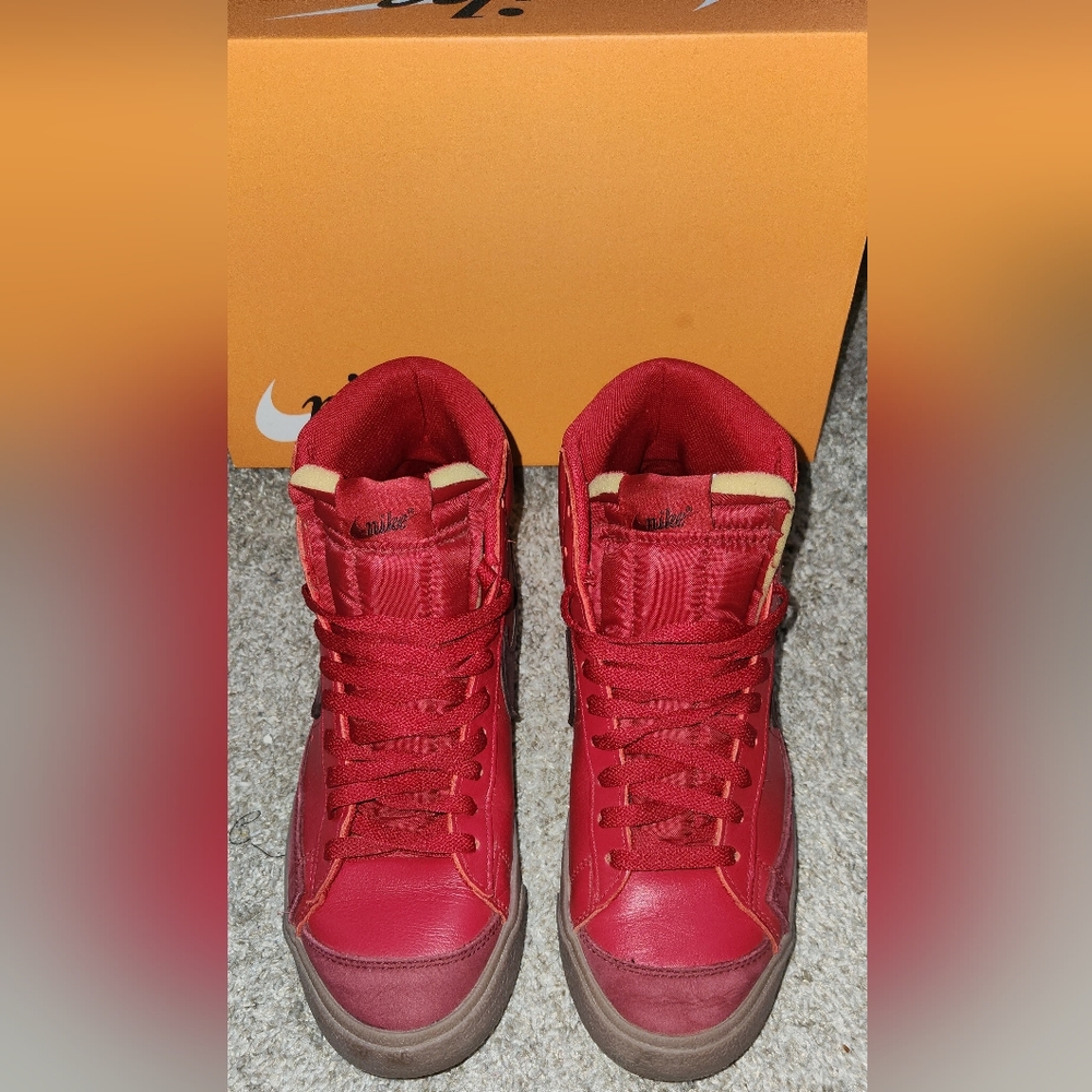 Nike Blazer Mid '77 Vintage Sneaker in Gym Red/Team Red/Burgundy Size 8.5‎